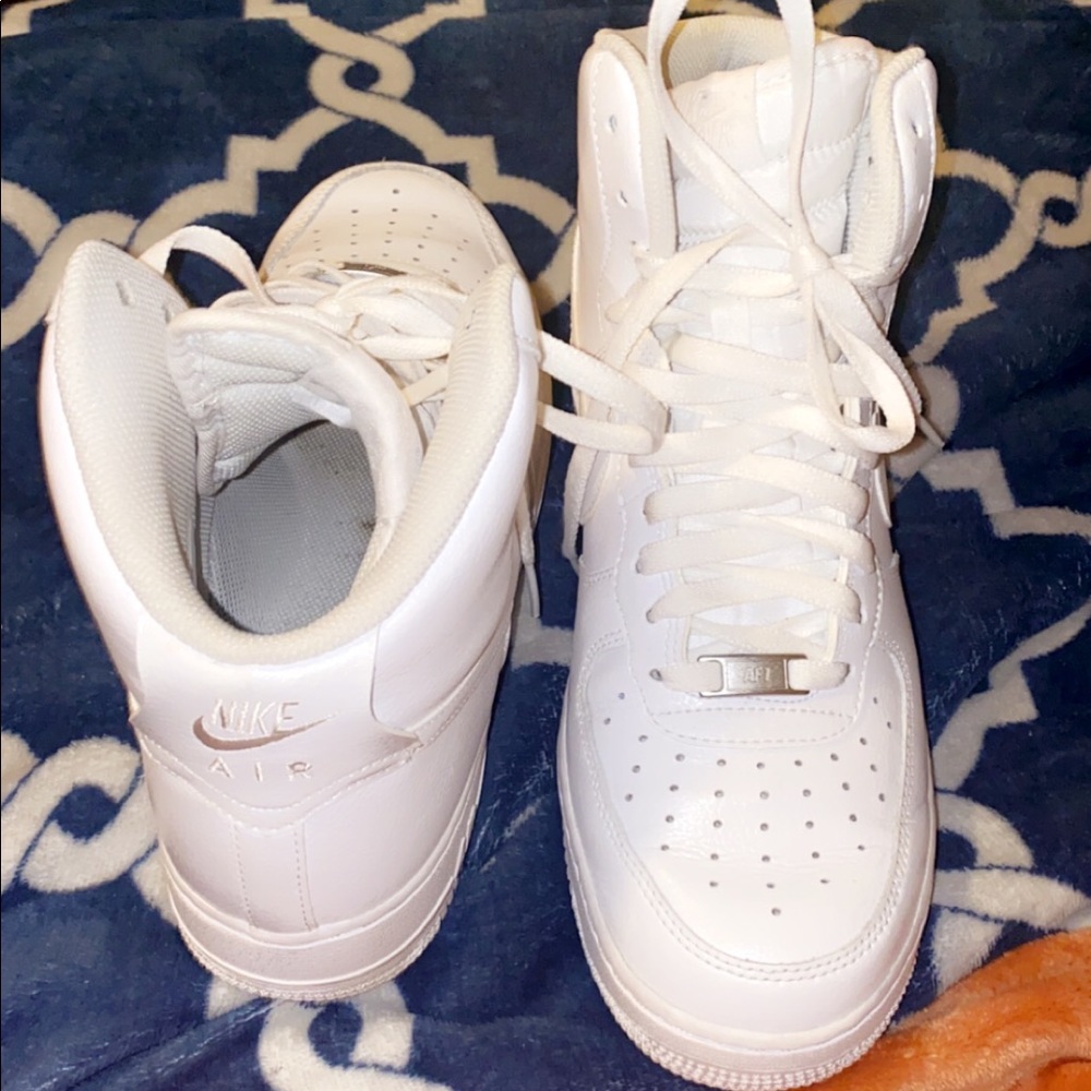 White Nike Airforce 1